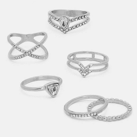 Jewelry - 6 Pack of Rings in S and M